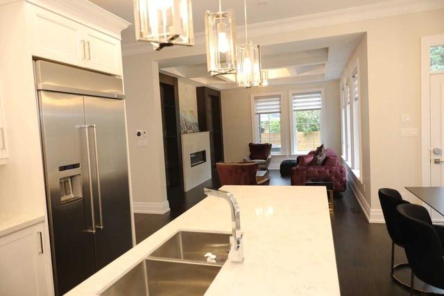 574 Weir Ave, House detached with 4 bedrooms, 5 bathrooms and 8 parking in Oakville ON | Image 4