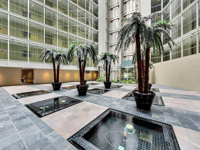 710 - 650 Queens Quay W, Condo with 2 bedrooms, 1 bathrooms and 1 parking in Toronto ON | Image 13