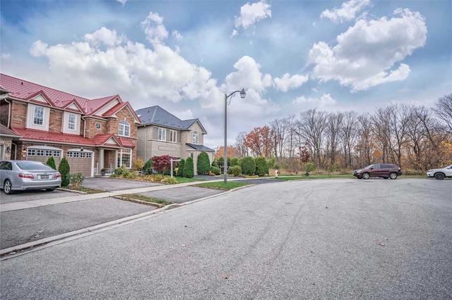 8 Osprey Crt, House detached with 4 bedrooms, 4 bathrooms and 4 parking in Toronto ON | Image 34