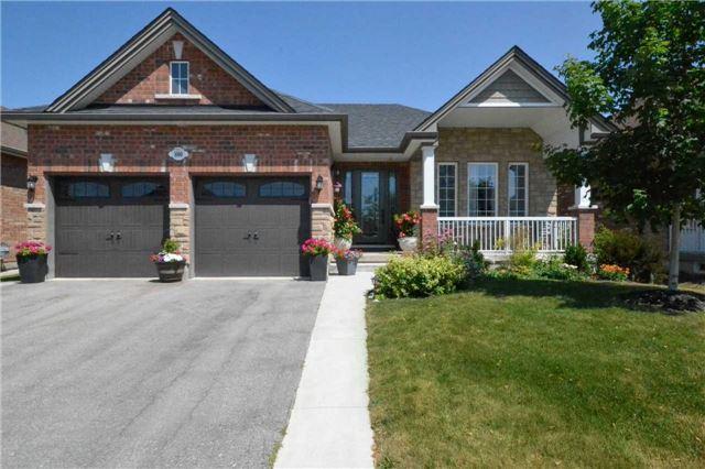 1000 Wesley St, House detached with 2 bedrooms, 3 bathrooms and 4 parking in Innisfil ON | Image 1