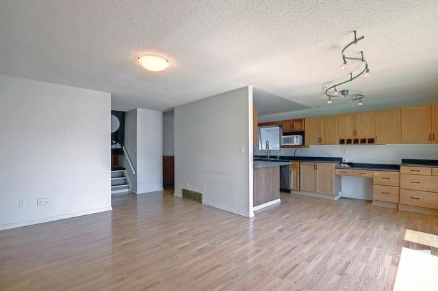 18706 54 Av Nw Nw, House detached with 3 bedrooms, 2 bathrooms and null parking in Edmonton AB | Image 5