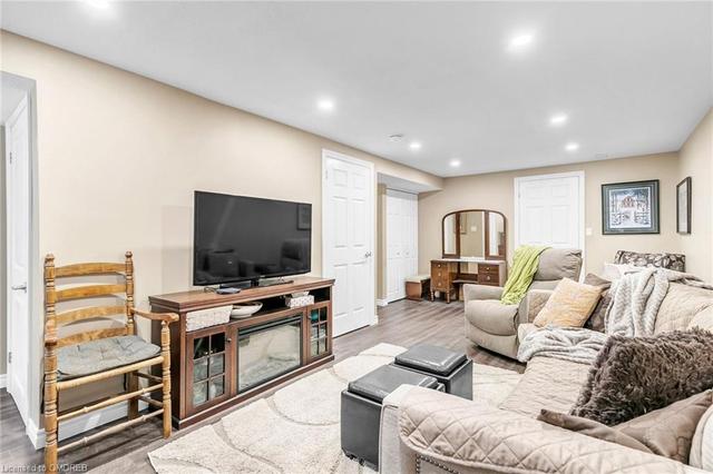 14 Yeats Court, House detached with 4 bedrooms, 2 bathrooms and 5 parking in Guelph ON | Image 13