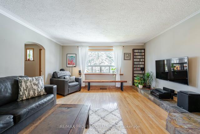 117 Eastville Ave, House detached with 3 bedrooms, 3 bathrooms and 4 parking in Toronto ON | Image 12