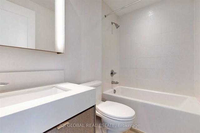 3003 - 10 York St, Condo with 2 bedrooms, 2 bathrooms and 1 parking in Toronto ON | Image 17