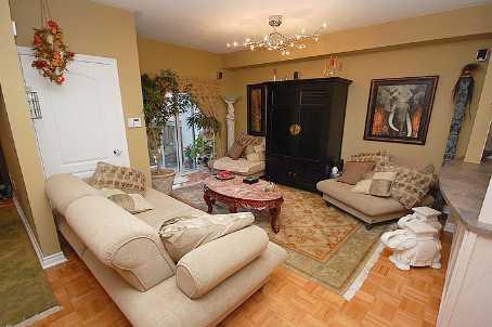 102 - 9944 Keele St, Condo with 1 bedrooms, 1 bathrooms and 1 parking in Vaughan ON | Image 3