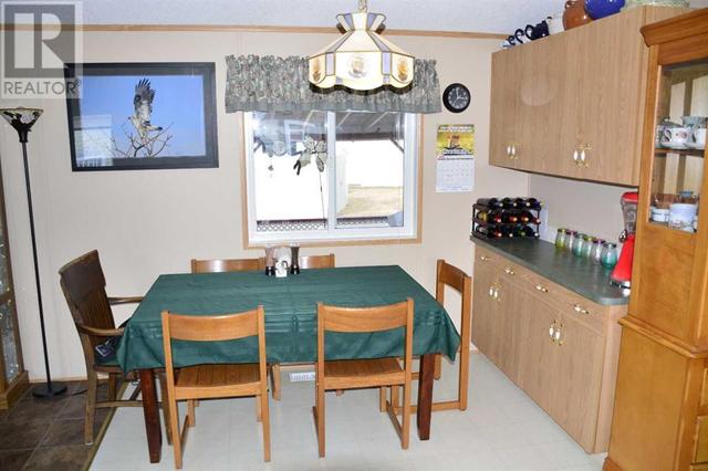 7948 97 Avenue, Home with 3 bedrooms, 2 bathrooms and 2 parking in Peace River AB | Image 6