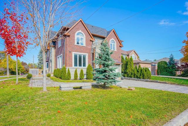 220 Ruth Ave, House detached with 6 bedrooms, 6 bathrooms and 5 parking in Toronto ON | Image 12