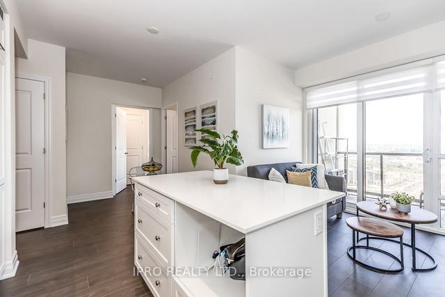1910 - 9085 Jane St, Condo with 2 bedrooms, 2 bathrooms and 1 parking in Vaughan ON | Image 4