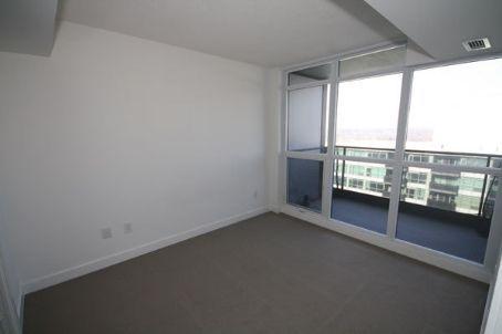 311 - 19 Singer Crt, Condo with 1 bedrooms, 1 bathrooms and null parking in Toronto ON | Image 3