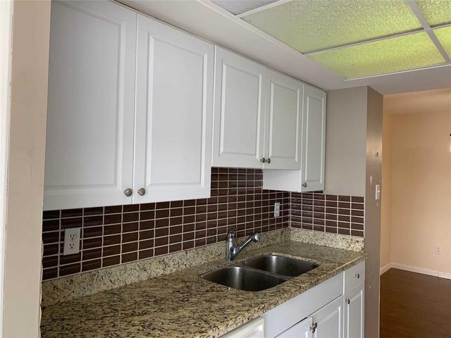 1209 - 550 Webb Dr, Condo with 2 bedrooms, 1 bathrooms and 2 parking in Mississauga ON | Image 10