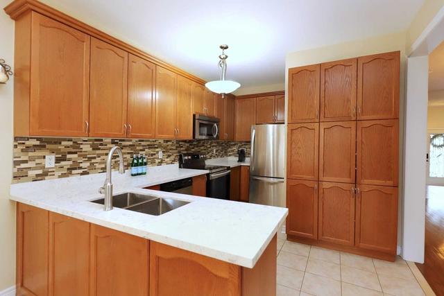 4835 Bloomburg Dr, House detached with 3 bedrooms, 4 bathrooms and 4 parking in Mississauga ON | Image 2