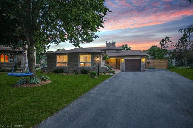 832 Robson Place, House detached with 3 bedrooms, 2 bathrooms and 4 parking in Kingston ON | Image 2