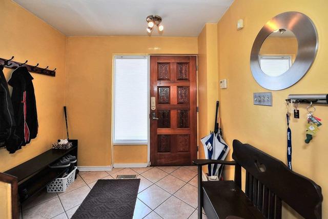 135 St Lucie Dr, House semidetached with 4 bedrooms, 1 bathrooms and 3 parking in Toronto ON | Image 18