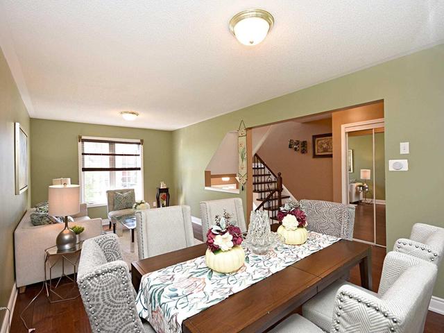 115 Dunlop Crt, House attached with 3 bedrooms, 3 bathrooms and 2 parking in Brampton ON | Image 6