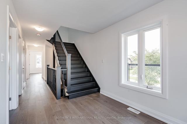 8 - 675 Victoria Rd N, Townhouse with 3 bedrooms, 3 bathrooms and 2 parking in Guelph ON | Image 3