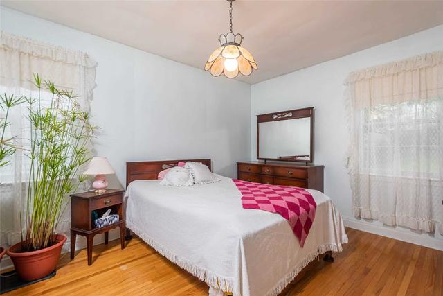 254 Bloor St W, House detached with 2 bedrooms, 1 bathrooms and 5 parking in Oshawa ON | Image 5