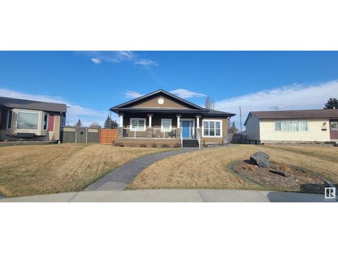 10227 52 St Nw, House detached with 4 bedrooms, 3 bathrooms and 3 parking in Edmonton AB | Card Image