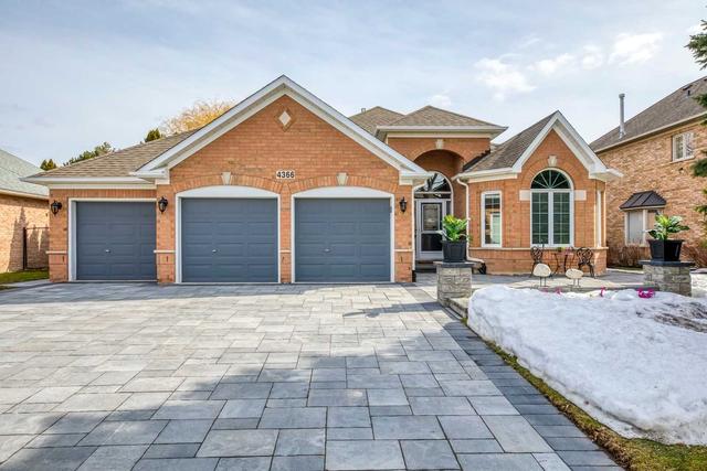 4366 Latimer Cres, House detached with 2 bedrooms, 3 bathrooms and 6 parking in Burlington ON | Image 1