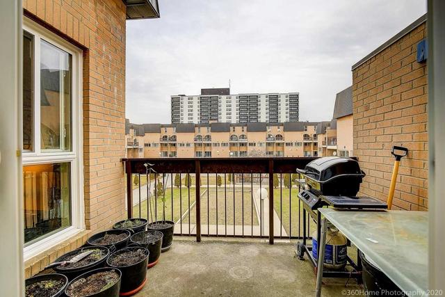 2032 - 100 Mornelle Crt, Townhouse with 2 bedrooms, 2 bathrooms and 1 parking in Toronto ON | Image 13