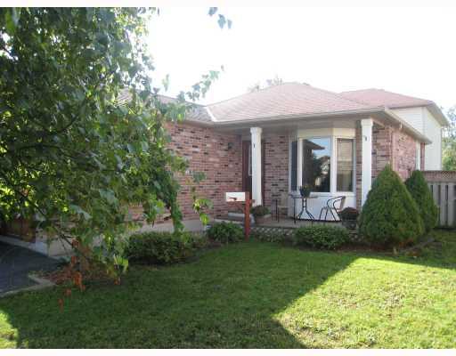 38 Pae Dr, House detached with 2 bedrooms, 2 bathrooms and null parking in Barrie ON | Image 1