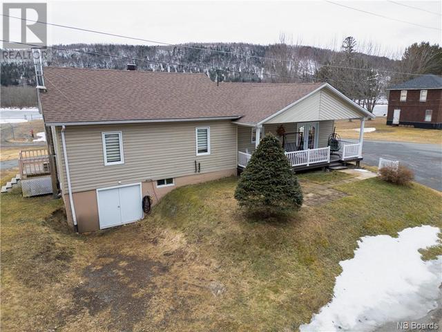 8 Lagacé Street, House detached with 5 bedrooms, 1 bathrooms and null parking in Haut Madawaska NB | Image 2