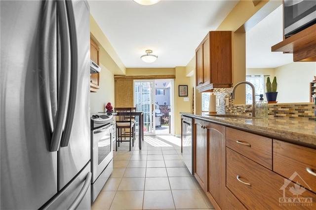 274 Silbrass Private, Townhouse with 3 bedrooms, 3 bathrooms and 3 parking in Ottawa ON | Image 7
