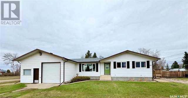 300 1st Street W, House detached with 4 bedrooms, 2 bathrooms and null parking in Meota SK | Image 1