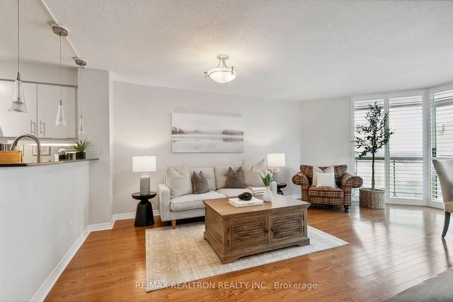 1107 - 300 Bloor St E, Condo with 2 bedrooms, 2 bathrooms and 1 parking in Toronto ON | Image 3