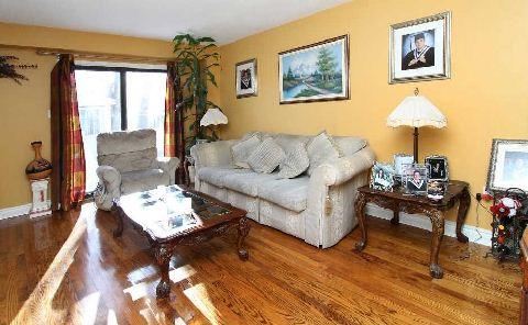 4172 Tea Garden Circ, House detached with 3 bedrooms, 2 bathrooms and 2 parking in Mississauga ON | Image 2