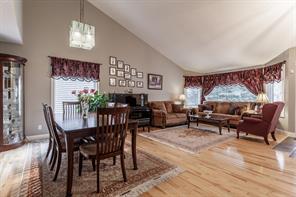 27 Sunrise Crescent Se, House detached with 3 bedrooms, 3 bathrooms and 4 parking in Calgary AB | Image 6