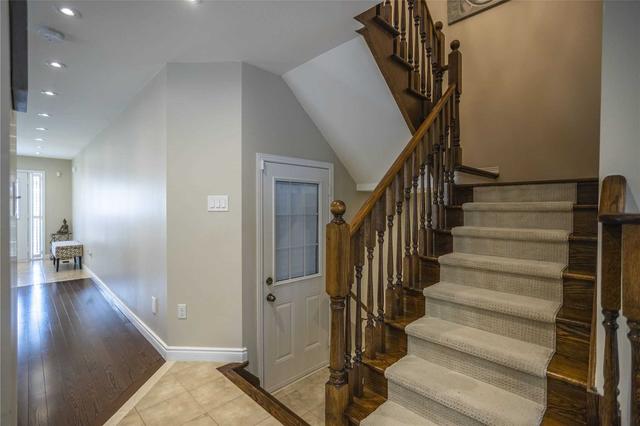 109 Win Timbers Cres, House semidetached with 3 bedrooms, 4 bathrooms and 3 parking in Whitchurch Stouffville ON | Image 11