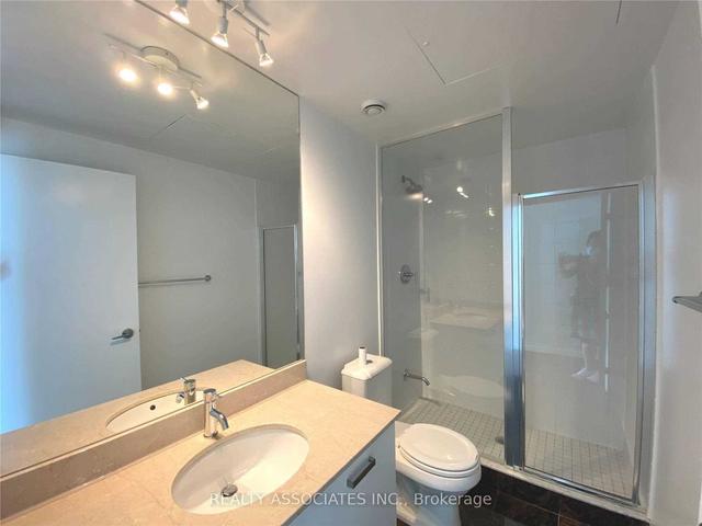 3202 - 832 Bay St, Condo with 2 bedrooms, 2 bathrooms and 1 parking in Toronto ON | Image 10
