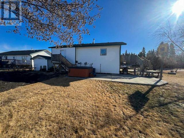 9006 101 Street, House detached with 6 bedrooms, 3 bathrooms and 8 parking in Mackenzie County AB | Image 4