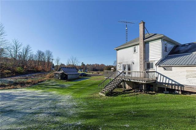 5504 Perth Road Crescent, House detached with 5 bedrooms, 1 bathrooms and 10 parking in South Frontenac ON | Image 2