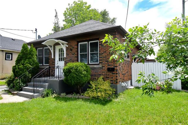 98 Facer Street, House detached with 3 bedrooms, 1 bathrooms and 3 parking in St. Catharines ON | Image 3