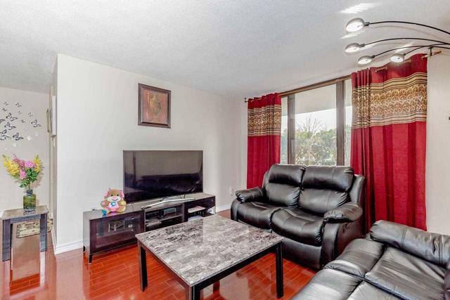 101 - 4 Kings Cross Rd, Condo with 2 bedrooms, 2 bathrooms and 1 parking in Brampton ON | Image 4