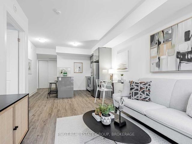 106 - 12 Marquette Ave, Townhouse with 1 bedrooms, 1 bathrooms and 0 parking in Toronto ON | Image 2