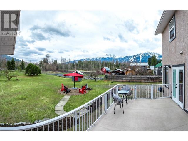 704 Moss Street, House detached with 5 bedrooms, 3 bathrooms and 6 parking in Revelstoke BC | Image 60