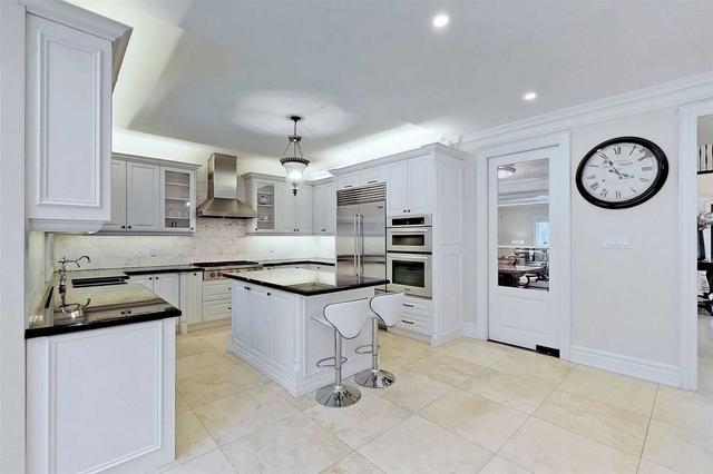 8 Cortleigh Crt, House detached with 5 bedrooms, 7 bathrooms and 11 parking in Richmond Hill ON | Image 10