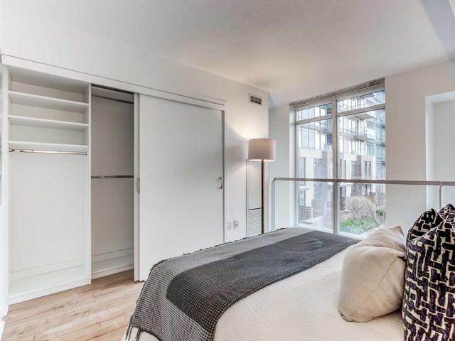 th110 - 15 Brunel Crt, Townhouse with 1 bedrooms, 1 bathrooms and 1 parking in Toronto ON | Image 2