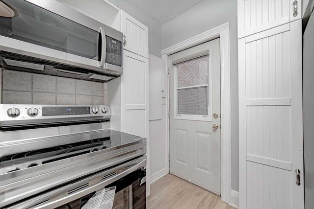 568 Woodbine Ave, House semidetached with 2 bedrooms, 3 bathrooms and 1 parking in Toronto ON | Image 5