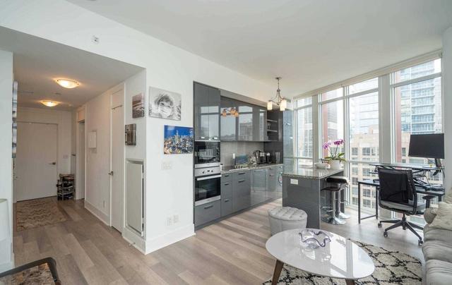 1408 - 32 Davenport Rd, Condo with 2 bedrooms, 2 bathrooms and 1 parking in Toronto ON | Image 17