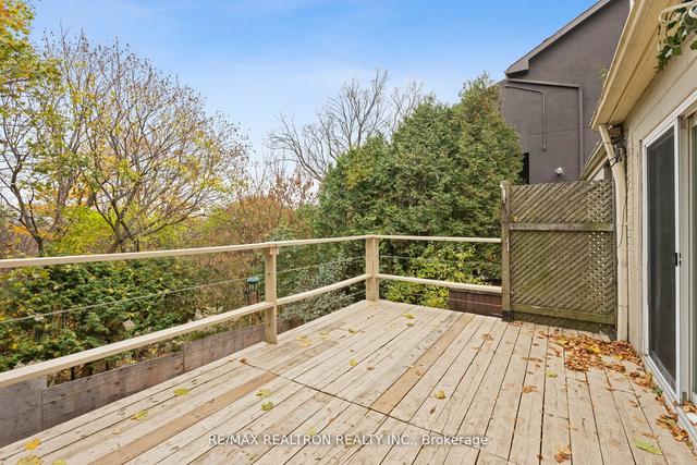 21 Fenwood Hts, House detached with 3 bedrooms, 3 bathrooms and 4 parking in Toronto ON | Image 15