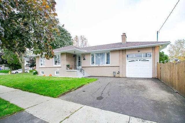 30 Breadner Dr, House detached with 3 bedrooms, 2 bathrooms and 3 parking in Toronto ON | Image 12