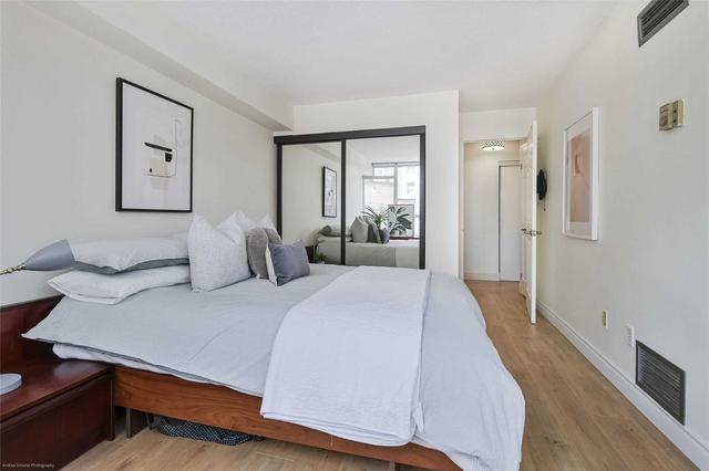 201 - 25 Maitland St, Condo with 2 bedrooms, 1 bathrooms and 1 parking in Toronto ON | Image 7