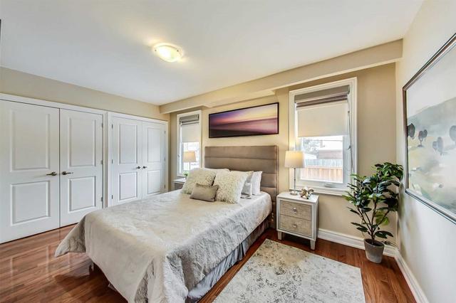 192 Overbrook Pl, House detached with 3 bedrooms, 3 bathrooms and 4 parking in Toronto ON | Image 4