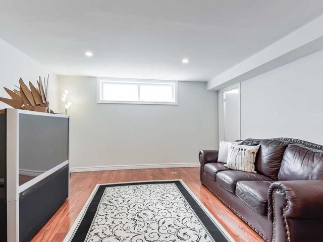 3 Cushendun Rd, House detached with 3 bedrooms, 2 bathrooms and 3 parking in Toronto ON | Image 11