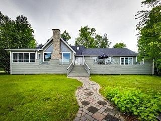 1027 Long Point Dr, House detached with 4 bedrooms, 2 bathrooms and 6 parking in Gravenhurst ON | Image 1