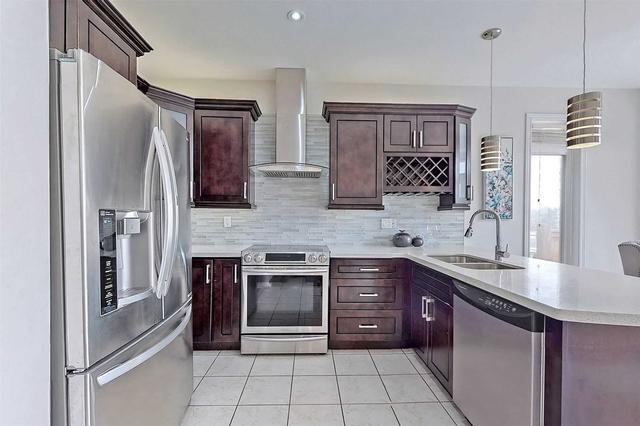 3 Fraserwood Rd, House detached with 4 bedrooms, 4 bathrooms and 3 parking in Vaughan ON | Image 3