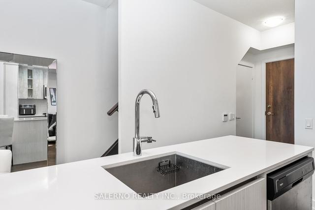111 - 251 Manitoba St, Townhouse with 2 bedrooms, 2 bathrooms and 1 parking in Toronto ON | Image 6
